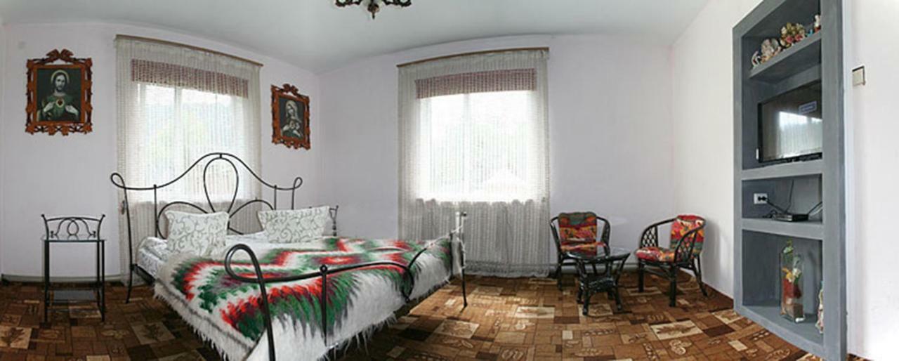 Садиба Там Де Гори Krivorovnya Exterior photo